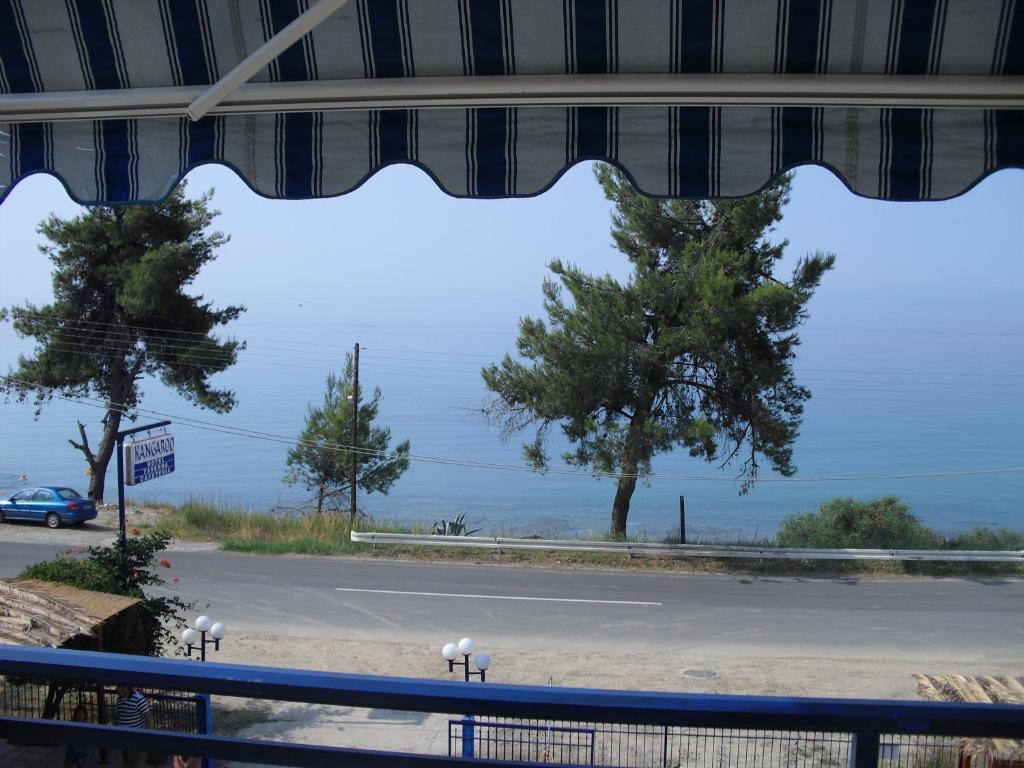 Kangaroo Hotel Mola Kalyva Rom bilde